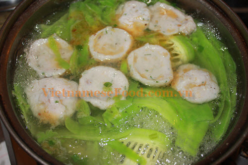 Ghost Knife Fish Hotpot with Bitter Melon Recipe - Lẩu cá thác lác