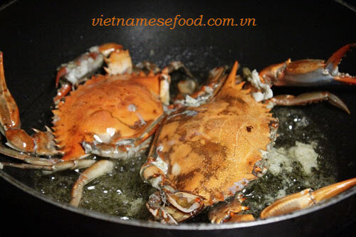 Step 1 Roasted Crab with Tamarind Sauce Recipe (Cua Rang Me) 1