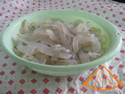 Step 1 raw_jelly_fish_with_green_mango_1