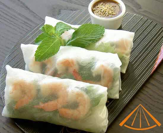 fresh_spring_rolls_with_dried_shrimps_and_wild_garlic