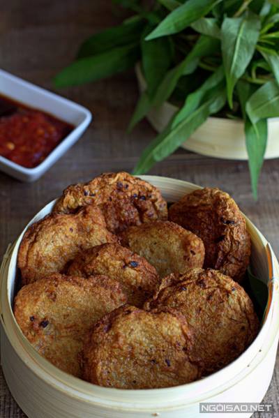 Fried Chopped Fish Ball with Bread (Bánh Mì Chả Cá)