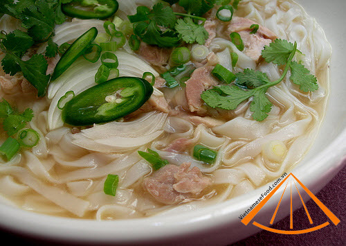 ezvietnamesecuisine.com/vietnamese-food-pho