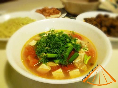 ezvietnamesecuisine.com/tofu-soup-with-tomato-and-mushroom
