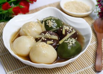 Traditional Vietnamese Rice Balls Sweet Soup Food (Che Troi Nuoc)