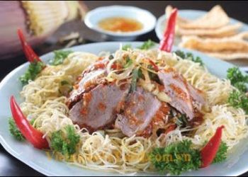 ezvietnamesecuisine.com/banana-flower-salad-with-sliced-duck-breast-recipe-goi-vit