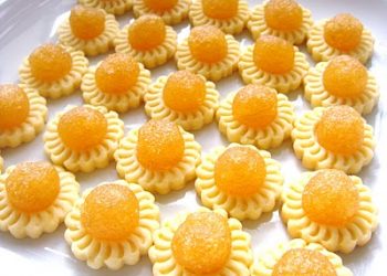 pineapple-tarts-banh-dua