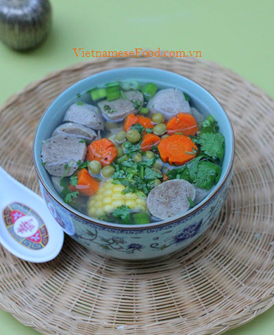 Beef Balls Soup with Vegetables Recipe (Canh Bò Viên Rau Củ)