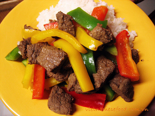 stir-fried-tender-beef-with-capsicum-bo-xao-ot-xanh