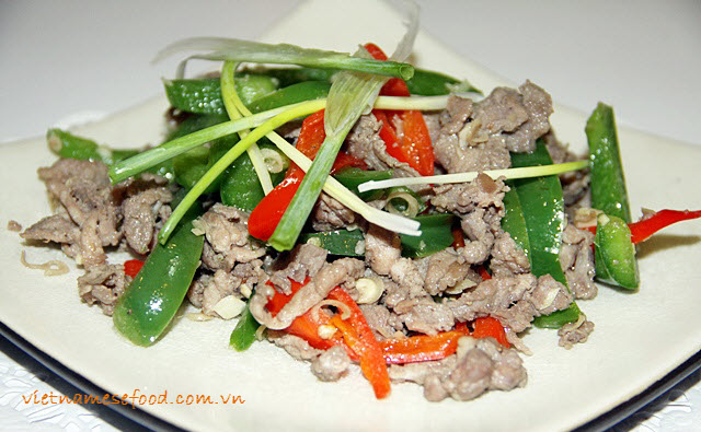 stir-fried-tender-beef-with-capsicum-bo-xao-ot-xanh