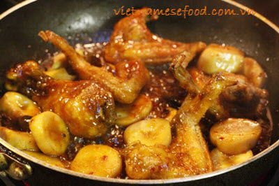 braised-chicken-wings-with-king-oyster-muhsrooms-recipe-canh-ga-kho-nam