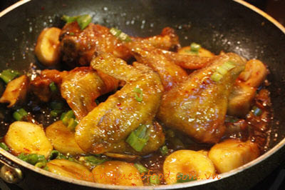 braised-chicken-wings-with-king-oyster-muhsrooms-recipe-canh-ga-kho-nam