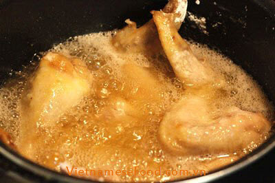 Braised Chicken Wings with Red Vinegar Recipe (Cánh Gà Rim Giấm Đỏ)