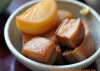 braised-pork-meat-with-white-radish-recipe-thit-heo-kho-cu-cai-trang