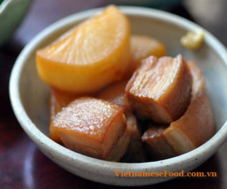 braised-pork-meat-with-white-radish-recipe-thit-heo-kho-cu-cai-trang