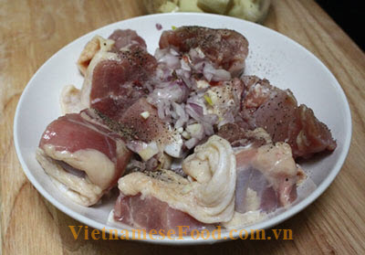 braised-chicken-meat-with-mushroom-recipe-thit-ga-kho-nam