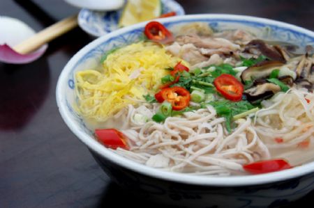 hanoi-chicken-vermicelli-soup-bun-thang