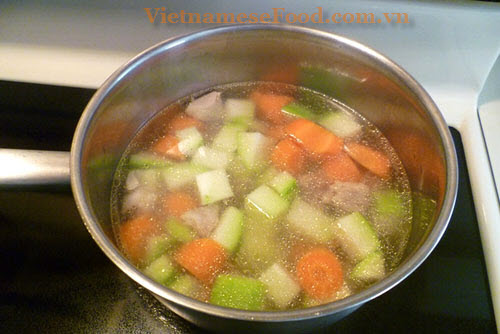 ezvietnamesecuisine.com/chayote-soup-with-chicken-recipe-canh-su-su-nau-ga