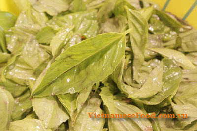 chicken-soup-with-basil-leaves-ga-nau-hung-que