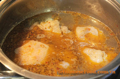 chicken-soup-with-basil-leaves-ga-nau-hung-que