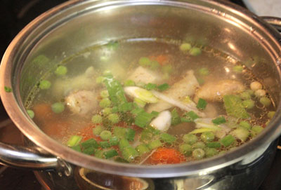 chicken-soup-with-tofu-and-vegetables-recipe-canh-ga-dau-hu-voi-rau-cu