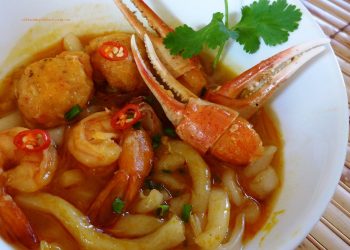 Rice Spaghetti Soup with Crab and Shrimp Recipe (Bánh Canh Tôm Cua)