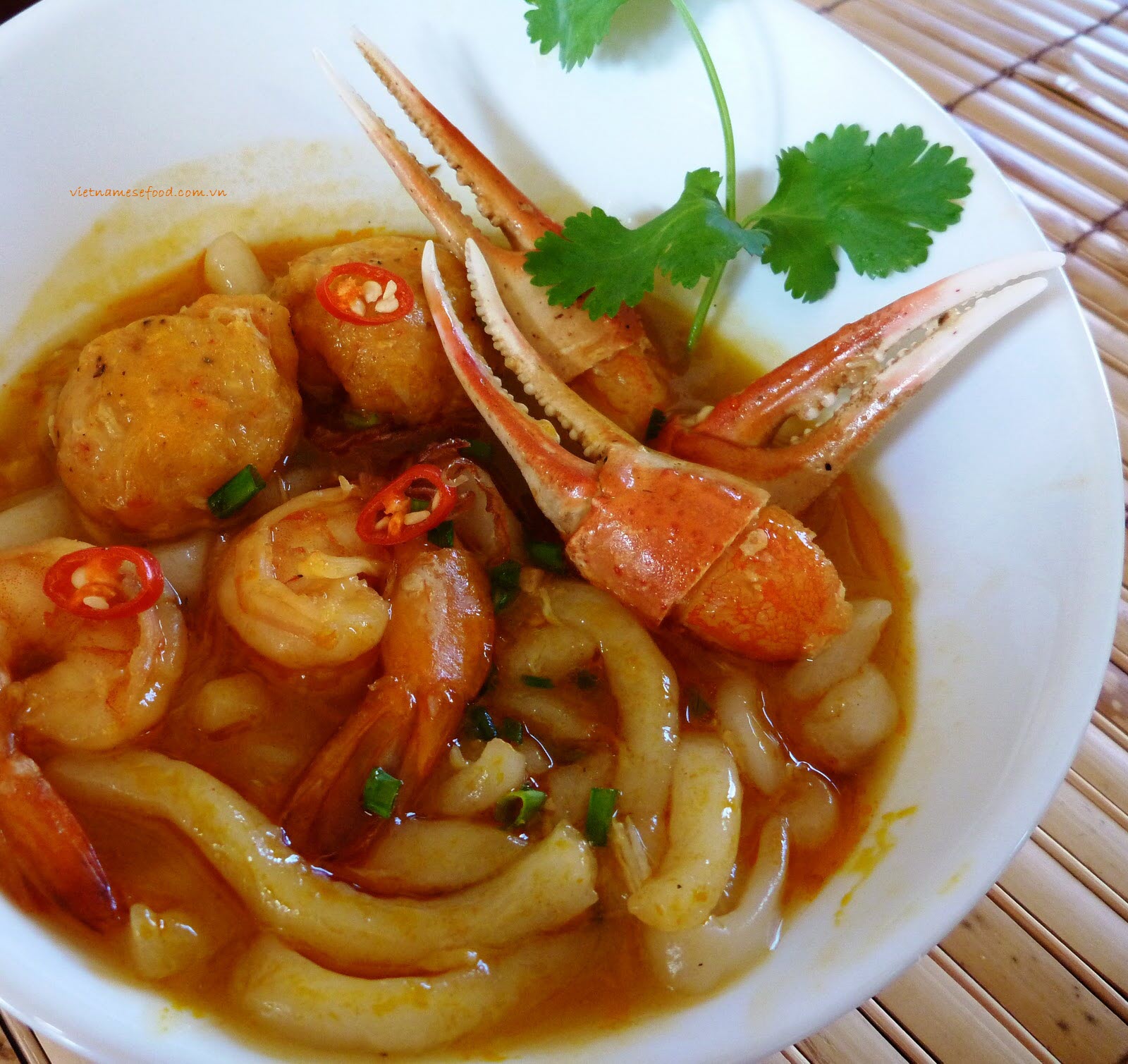Rice Spaghetti Soup with Crab and Shrimp Recipe (Bánh Canh Tôm Cua)