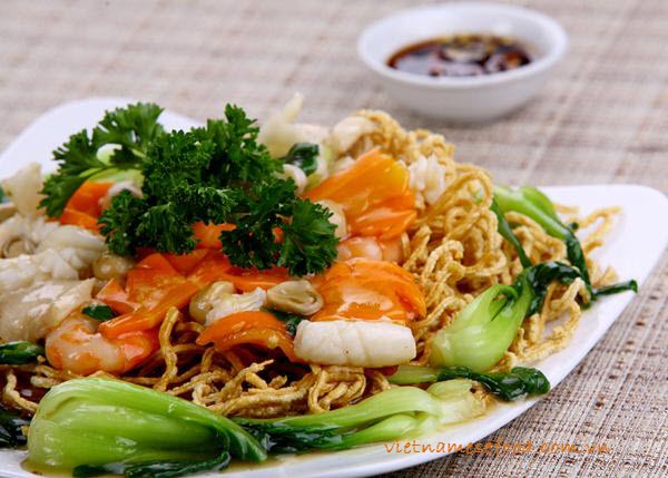 deep-fried-egg-noodle-with-seafood-recipe-mi-xao-gion