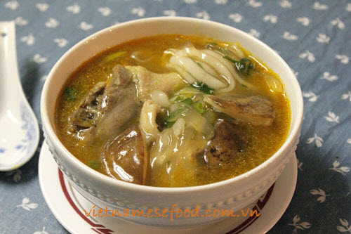 duck-meat-with-tapioca-noodle-soup-recipe-banh-canh-vit