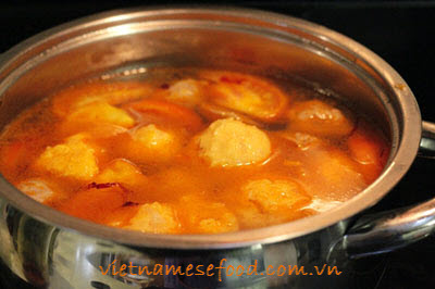 egg-noodle-soup-with-pork-chop-and-fish-balls-recipe-my-suon-non-va-ca-vien