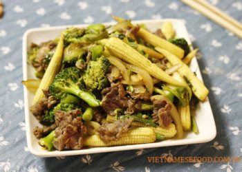 fried-beef-with-baby-corn-and-broccoli-recipe-bo-xao-ngo-non-va-sup-lo