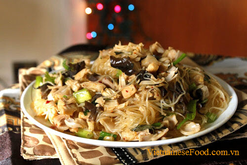 fried-cassava-vermicelli-with-baby-jack-fruit-recipe-mien-xao-mit-non