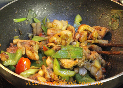 fried-chicken-with-vegetables-recipe-ga-xao-thap-cam