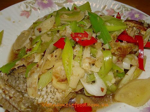 pna-stir-fried-fish-with-leek-sauce-ca-chien-sot-toi-tay