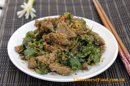 fried-pork-tongue-with-chili-and-lemongrass-recipe-luoi-heo-xao-sa-ot