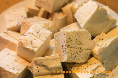 fried-tofu-with-salt-recipe-dau-phu-ran-muoi