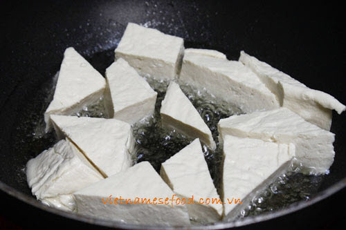 Fried Tofu with Sweet and Sour Sauce Recipe (Đậu Hũ Sốt Chua Ngọt)