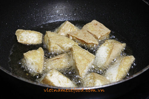 Fried Tofu with Sweet and Sour Sauce Recipe (Đậu Hũ Sốt Chua Ngọt)
