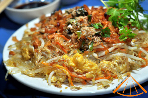 ezvietnamesecuisine.com/fried-vermicelli-with-meat-crab-and-egg