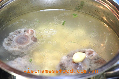 Gingko and Taro Soup with Beef Tail Recipe (Canh Bạch Quả và Khoai Sọ với Đuôi Bò)