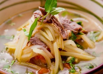 green-mango-with-beef-soup-recipe-canh-xoai-xanh-thit-bo