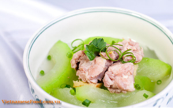 green-squash-with-pork-ribs-soup-recipe-canh-bi-xanh-nau-suon