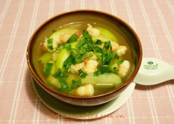 Green Gourd Soup with Fresh Prawns Recipe (Canh Bí Tôm Tươi)