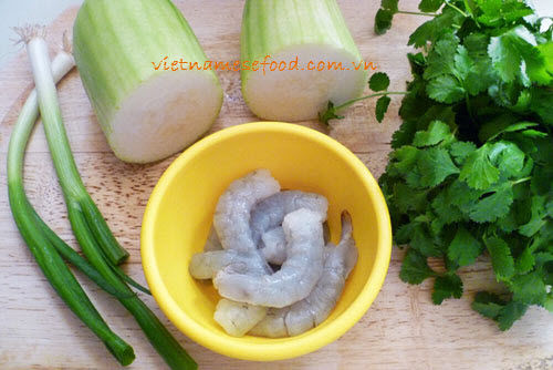 Green Gourd Soup with Fresh Prawns Recipe (Canh Bí Tôm Tươi)