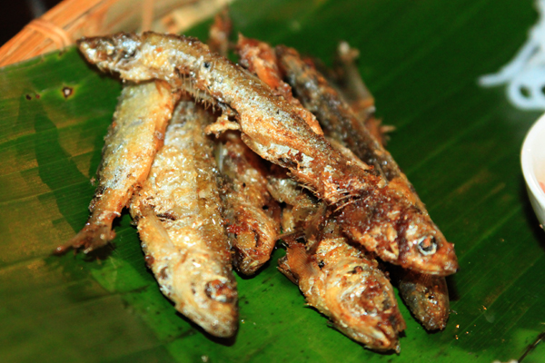 Grilled Sharpbelly in Phú Yên (Cá mương nướng Phú Yên)