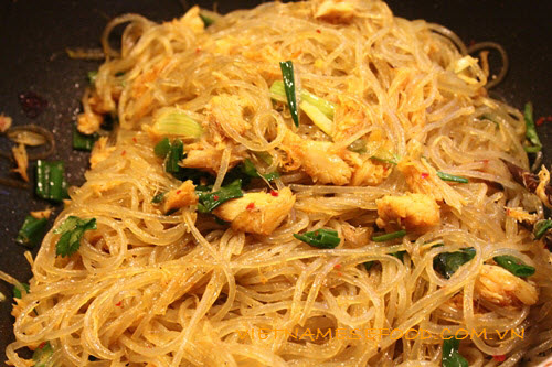 fried-cassava-vermicelli-with-crab-recipe-mien-xao-cua