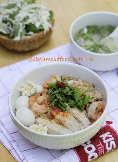 Mixture Rice Noodle Soup with Seafood Recipe (Hủ Tiếu Trộn)