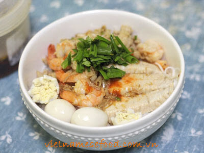 Mixture Rice Noodle Soup with Seafood Recipe (Hủ Tiếu Trộn)