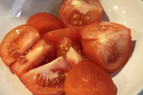 Mushrooms with Grinded Pork and Tomato Soup (Canh Nấm Thịt Nạc và Cà Chua)