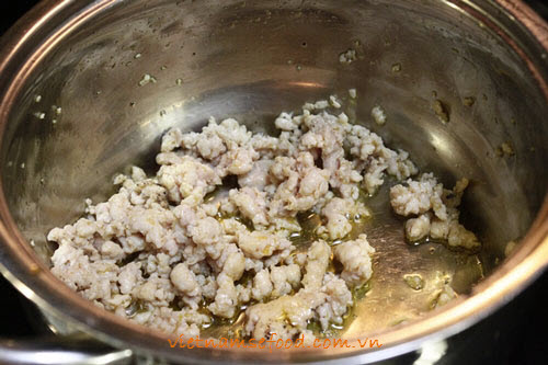 Mushrooms with Grinded Pork and Tomato Soup (Canh Nấm Thịt Nạc và Cà Chua)