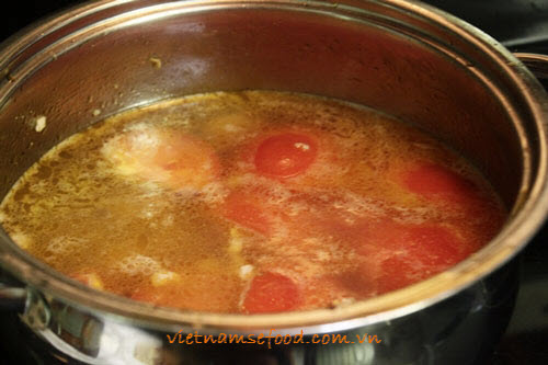 Mushrooms with Grinded Pork and Tomato Soup (Canh Nấm Thịt Nạc và Cà Chua)